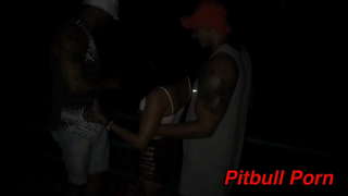 Hadd keféljünk az urcában az utca közepén