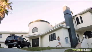 Maleït xicot, mentre la mare entra a? Bonic!