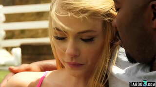 Payat na babaing anak sa una ng relasyon ng fucked sa pamamagitan ng BBC tiyuhin sa hardin