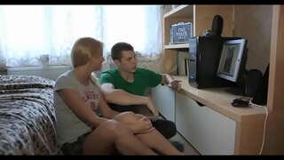 Güzel esmer kız yağ horoz sürmek