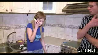 Jolie teen hotty stands chien de la mode