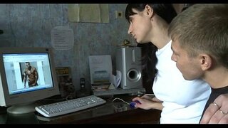 Este bebê alarga as pernas e abre