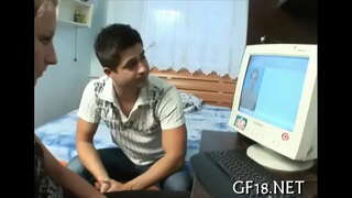 Molt edat adolescent noia estands gosset de moda