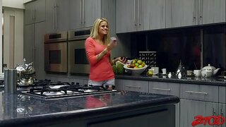 Tha Jess Rhodes Mòr Gu Leòr Airson A Làimhseachadh Na H-Uile A Cock