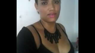 Рогоносец берун омада, бо дӯстон ва чап порочная зани дар en санобар шлюха