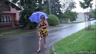 ���ຫຍ່ບ້ານມອມແລະໄວລຸ້ນຍິງມັກແມ່ນໍ້າອື່ນໆໃນແຕ່ລະ