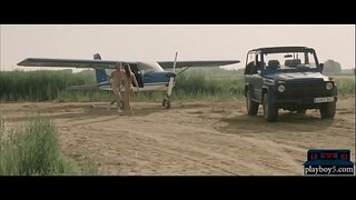 Spanyol MILF bayek mabur karo pesawat lan kawin