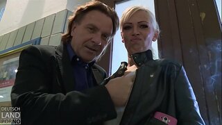 Vivian Schmitt falls, ny paparazzi ny niharam-boina .....