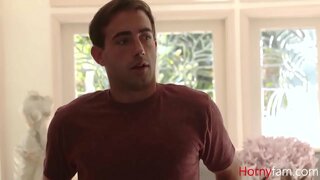 MILF Feed ang Kanyang Puke Sa Stepnephew