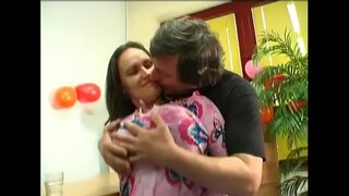 Mahery ny zazavavy Jenny amin&#039;ny lehibe voajanahary tits mahazo banged avy ao aoriana