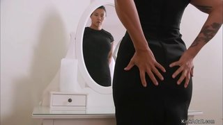 Бринета Milf има поканети големи цицки русокоса Milf hottie на Денот на Вљубените дома и потоа анален ебе нејзиниот со дебели рака на кур