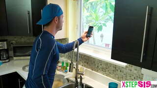 Latina kinakapatid na babae ay isang mahusay na titi pasusuhin at ako busted sa kanyang ginagawa ng mga ito