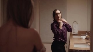 تلتقي الفتيات مثير جدا بعد الانفصال وإعطاء الحب