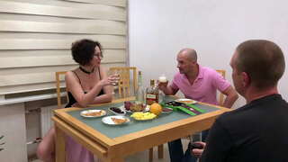 Divi puiši fucked bijušais klasesbiedrs (1. daļa)