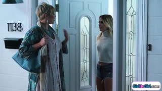 ���ాగి జుట్టు తో కనెక్ట్ ఆమె stepsis ద్వారా బస్టీ milf medium.వారు ముద్దు మరియు మధ్యస్థ ఉంది rimmed.చిన్న రొమ్ములు పసికందు annabel తో ఆమె గుండు పుస్సీ